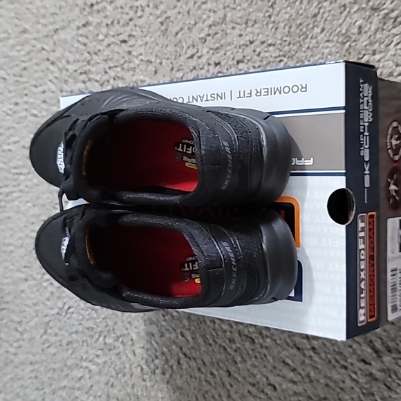 Black Relaxed Fit Memory Foam Skechers size 7..slip resistant - Picture 4 of 7